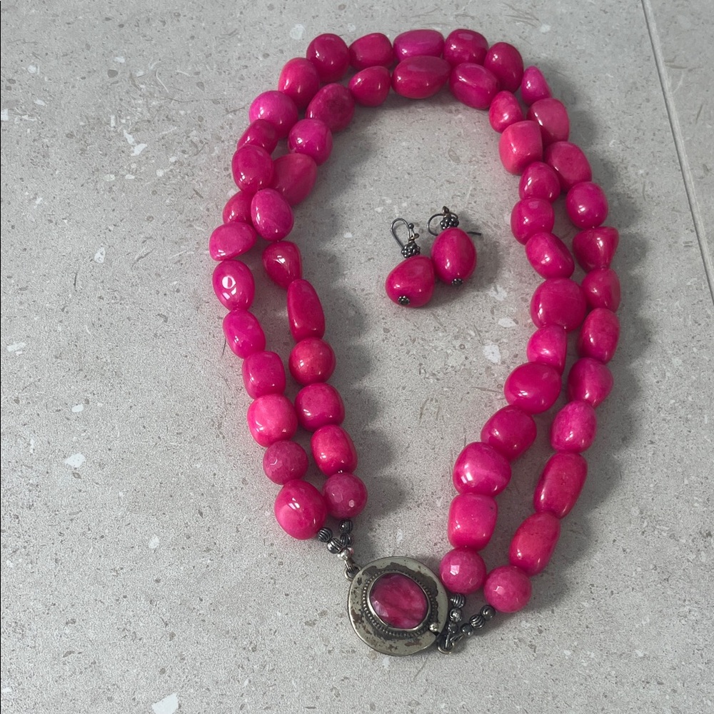 Source Unknown Vibrant Pink Beaded Necklace Set